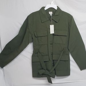 Six green shirts with belt size M. New